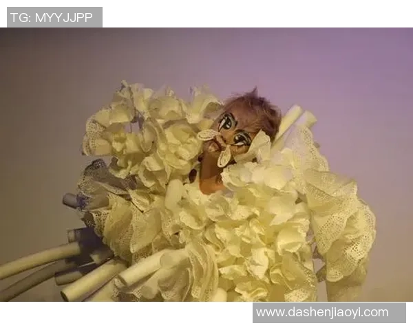 米林科维奇与韩国设计师联手打造首尔时装周，别出心裁时装秀引爆潮流